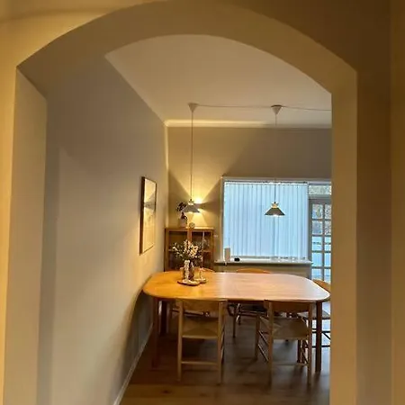 Bright, Modern 2br In Apartment *