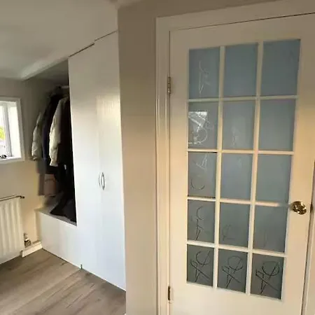 Bright, Modern 2br In *